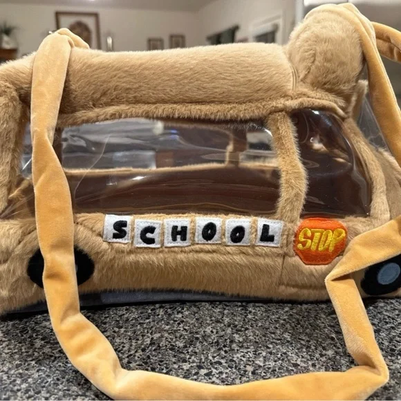 NEW - Bus-Shaped Crossbody Bag for Labubus - Picture 6 of 11